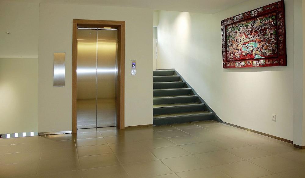 เซนรูม ปัตรา กูนิงัน ชาเรียะห์ Hotel จาการ์ตา ภายนอก รูปภาพ