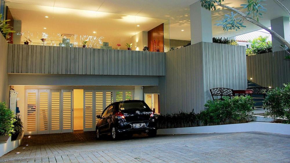 เซนรูม ปัตรา กูนิงัน ชาเรียะห์ Hotel จาการ์ตา ภายนอก รูปภาพ