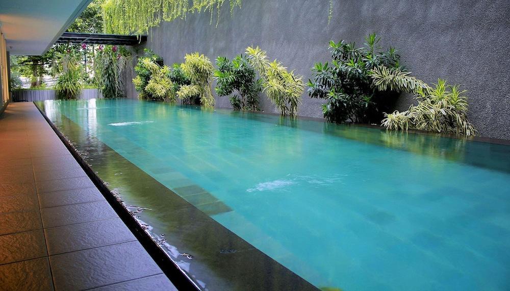 เซนรูม ปัตรา กูนิงัน ชาเรียะห์ Hotel จาการ์ตา ภายนอก รูปภาพ